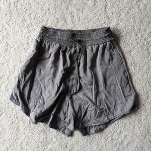 Lululemon Feeling Femme Short 5.5"